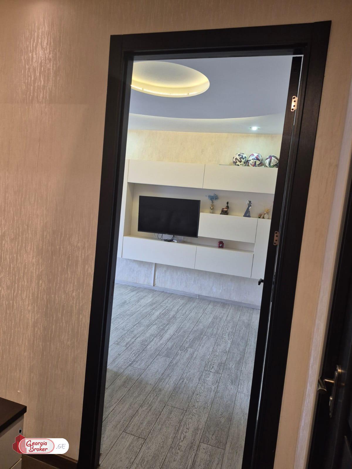 იყიდება ახალი გარემონტებული 3 ოთახიანი ბინა